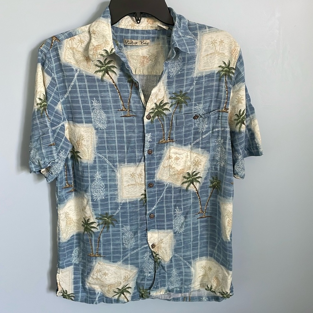 Batik Bay island beach themed short sleeve button down shirt size medium